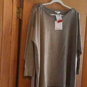 Sweater with 3/4 length sleeves